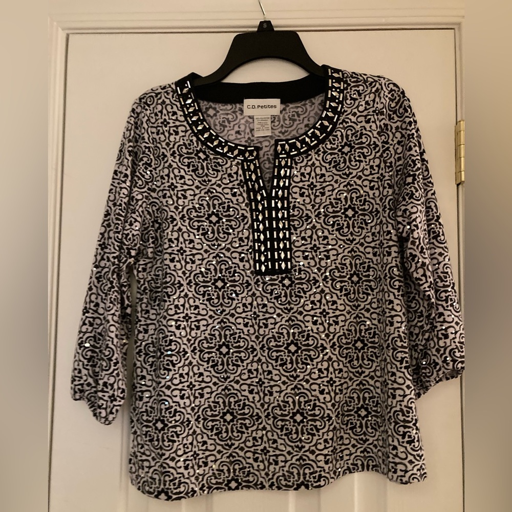 CD Petites black and white petite medium top